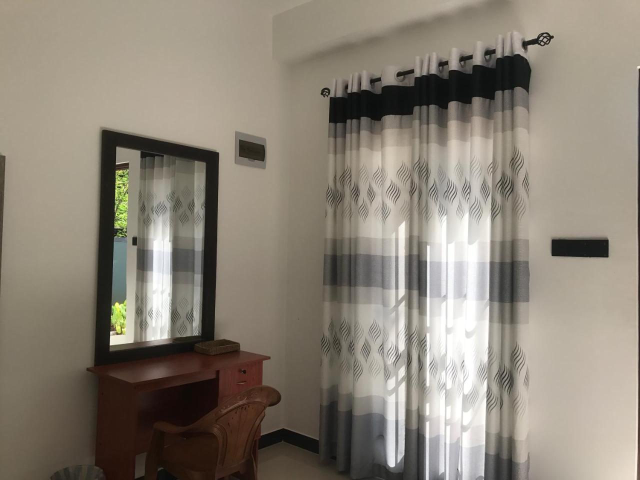 Kingdom Gate Hotel Anuradhapura Ngoại thất bức ảnh